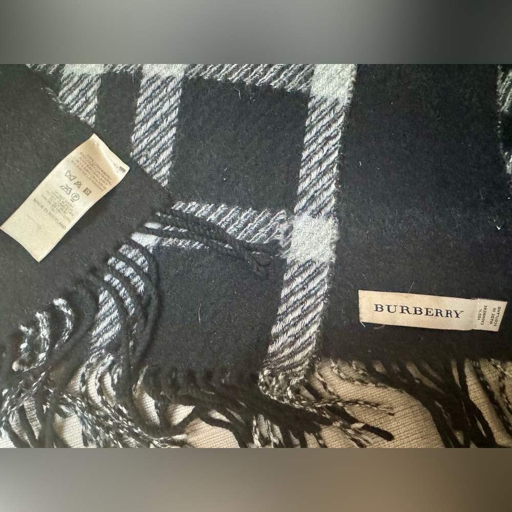 100% Auth. Burberry Cashmere Scarf